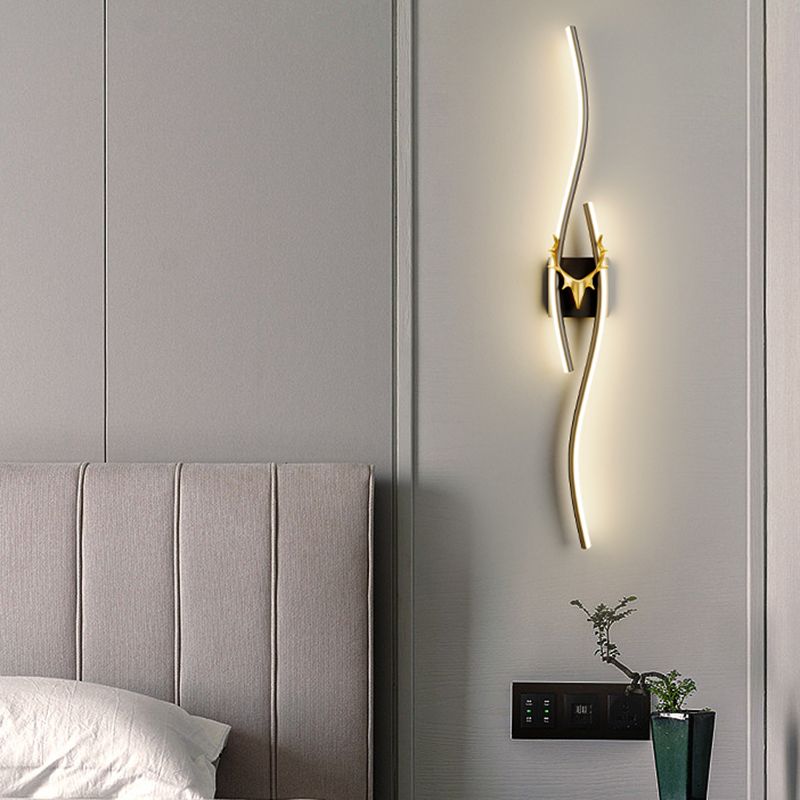 Contemporary Metal Linear Hallway Wall Lamp, Black/Gold